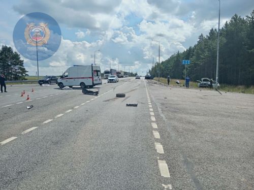 Два человека погибли в результате столкновения двух автомобилей