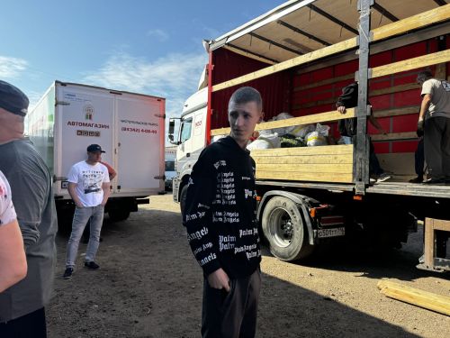 Чистай районы башлыгы махсус хәрби операция зонасына гуманитар ярдәмнең чираттагы партиясен илтте