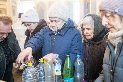 Что можно делать со святой водой