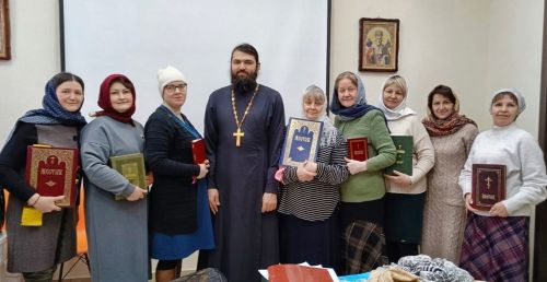 В Никольской воскресной школе проходят занятия для взрослых