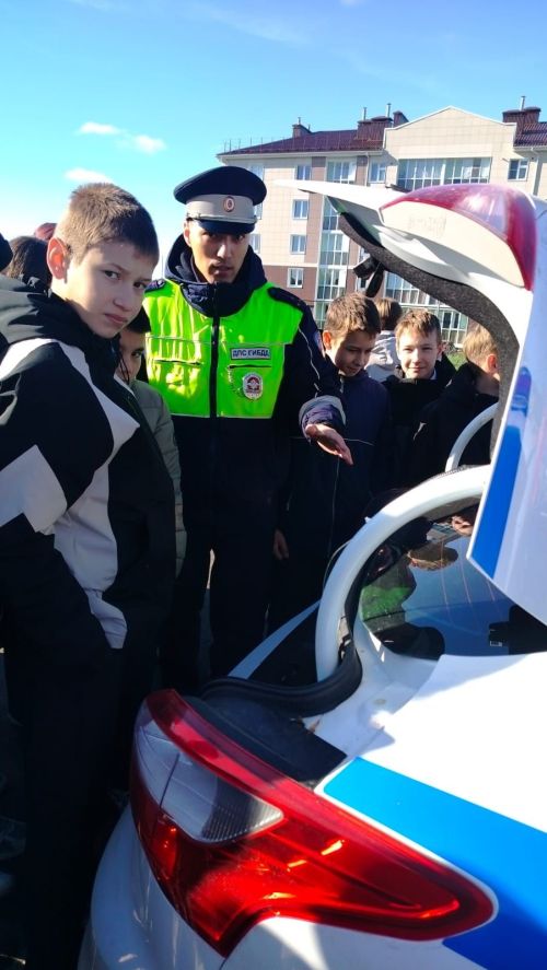 Урок гражданской обороны в чистопольском лицее: спецслужбы провели мастер-классы по безопасности