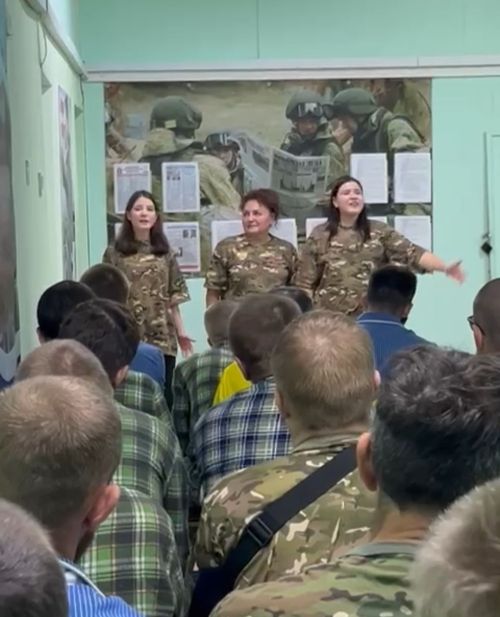 Чистопольские школьницы участвовали в концерте в прифронтовом госпитале для раненых бойцов СВО