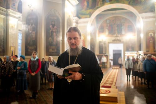 В канун Покрова Пресвятой Богородицы епископ Пахомий возглавил всенощное бдение