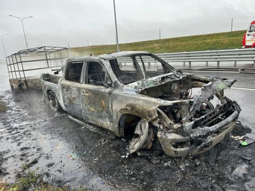 Пожар в подъезде и сгоревший автомобиль: в Чистопольском районе произошли два возгорания