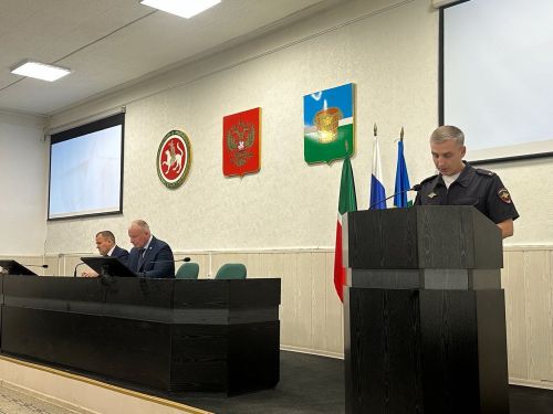 О работе МФЦ, темпах уборки урожая и оперативной обстановке доложили главе Чистопольского района