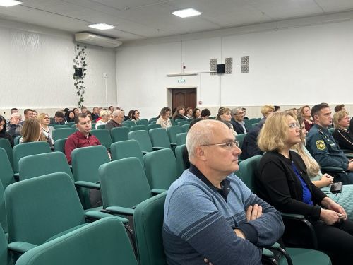 О работе МФЦ, темпах уборки урожая и оперативной обстановке доложили главе Чистопольского района