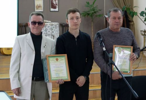 «Моменты творчества»: в Чистополе открылась выставка двух художников