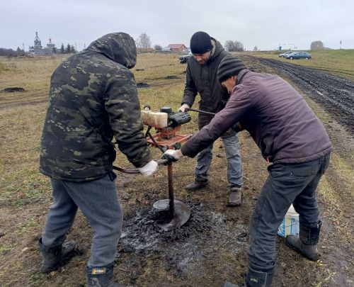 Жители села Бахта провели озеленительную акцию, высадив десятки сосен