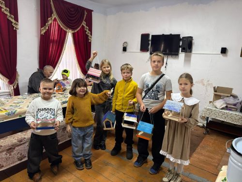 Яркие кормушки для птиц сделали воспитанники чистопольской воскресной школы