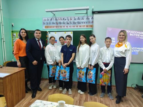 Чистопольские школьники в преддверии Дня народного единства встретились с ветераном СВО