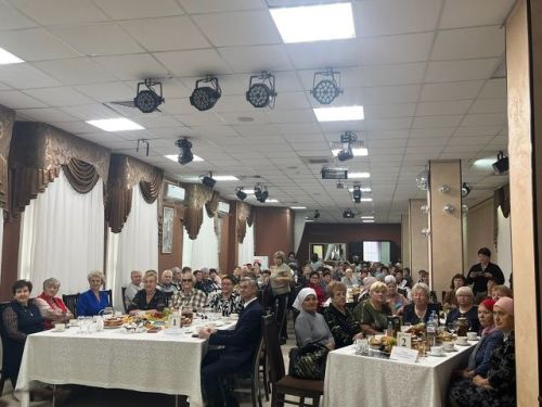 Чистопольские медики подарили праздник своим ветеранам
