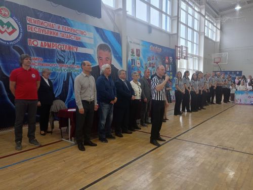 Почти 500 спортсменов приехали в Чистополь для участия в первенстве и чемпионате Татарстана по армрестлингу