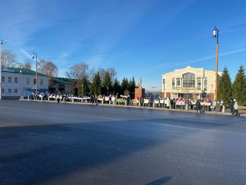 В Чистополе почтили память жертв ДТП масштабной акцией с участием детей