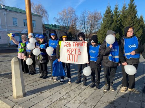 В Чистополе почтили память жертв ДТП масштабной акцией с участием детей