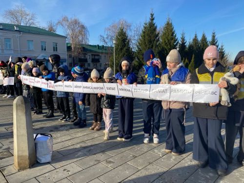 В Чистополе почтили память жертв ДТП масштабной акцией с участием детей
