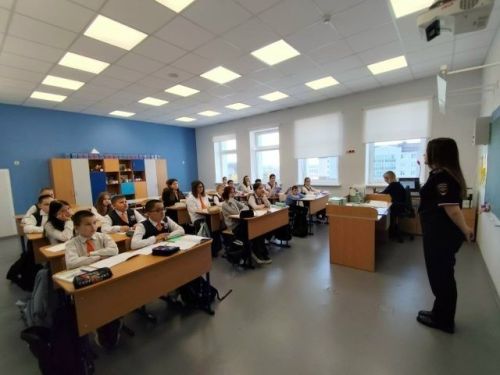Полицейские Чистополя рассказали школьникам об ответственности за оборот наркотиков