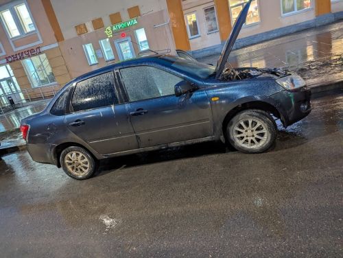 В Чистополе загорелась легковушка