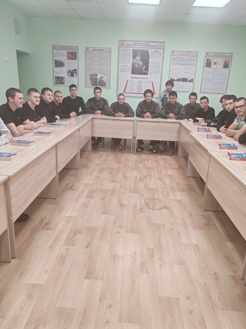 О службе в Вооруженных Силах рассказали чистопольским курсантам