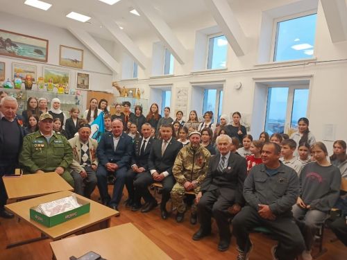 В Чистопольской художественной школе почтили память героев в День Героев Отечества