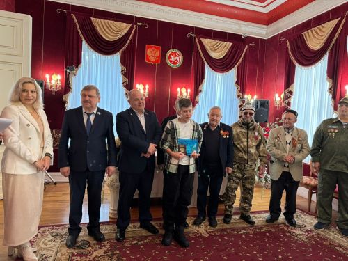 В Чистополе прошло торжественное вручение паспортов в День героев Отечества