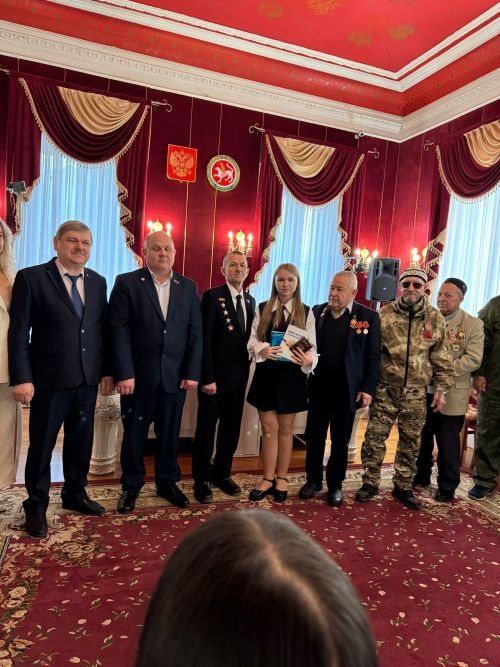 В Чистополе прошло торжественное вручение паспортов в День героев Отечества