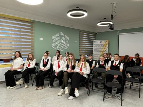 С чистопольскими гимназистами разобрали мифы о мессенджере МАХ