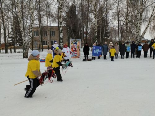 Дед Мороз и снеговик провели спортивный праздник для детей в селе Чистопольского района