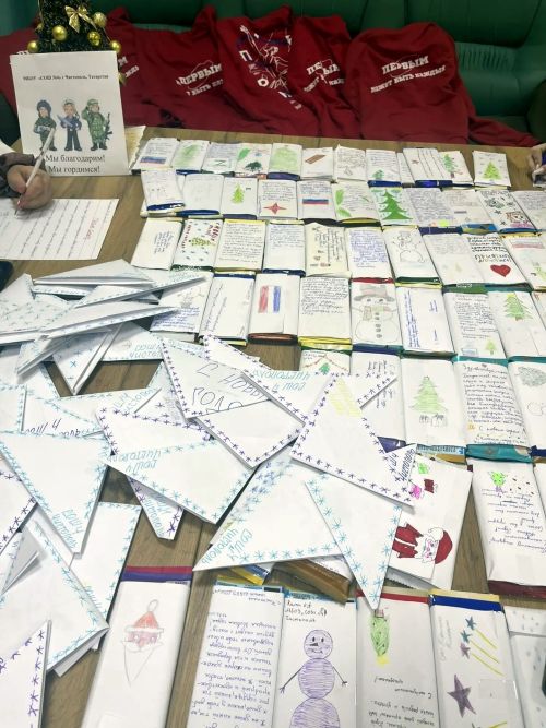 Школьники из Чистополя написали поздравительные письма участникам СВО и собрали книги для госпиталей