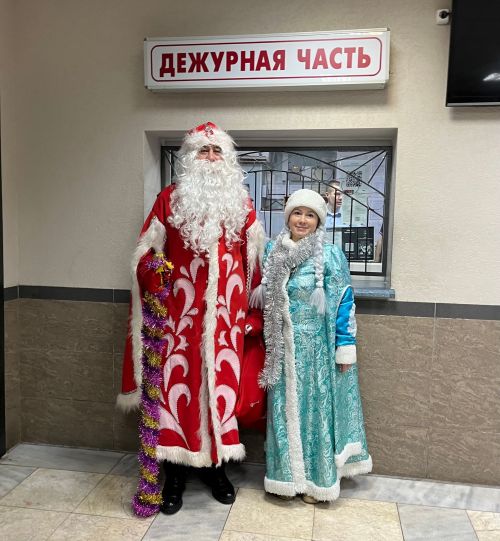 В Чистополе стражи порядка навестили семьи в рамках акции «Полицейский Дед Мороз»