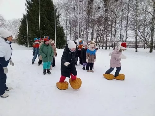 Скачки на коне и бег в лаптях: в Чистопольском районе прошли «Весёлые состязания»