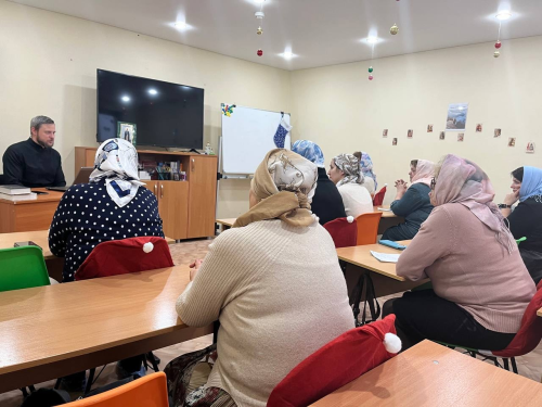Взрослая группа воскресной школы погрузилась в важные аспекты христологии