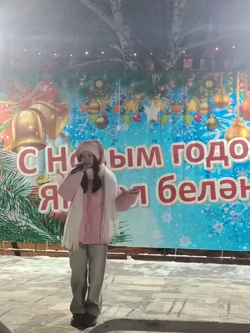 В микрорайоне «Мельничная площадь» зажгли главную новогоднюю ёлку