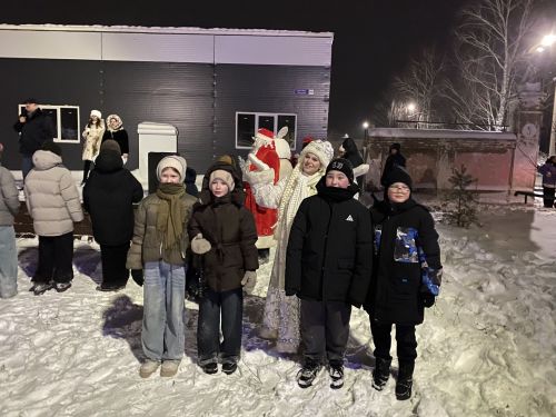Открытие ëлки в микрорайоне мебельной фабрики отпраздновали на новом месте