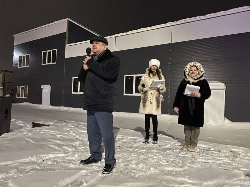 Открытие ëлки в микрорайоне мебельной фабрики отпраздновали на новом месте