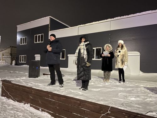 Открытие ëлки в микрорайоне мебельной фабрики отпраздновали на новом месте
