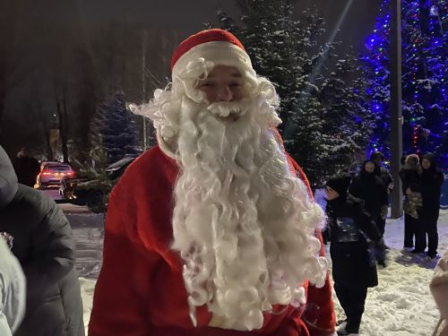 Открытие ëлки в микрорайоне мебельной фабрики отпраздновали на новом месте