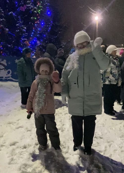 Открытие ëлки в микрорайоне мебельной фабрики отпраздновали на новом месте