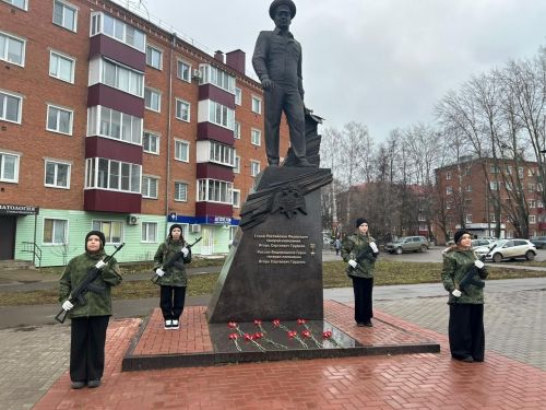 Юные патриоты Чистополя почтили память Героя России Игоря Груднова