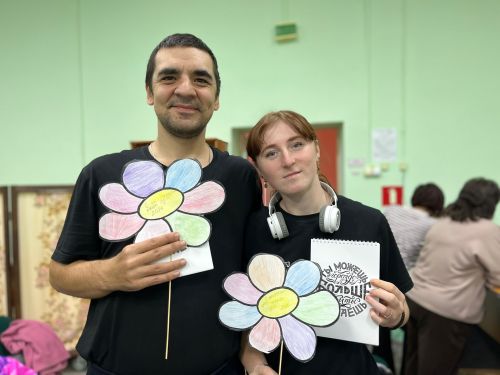 Творчество без границ: молодёжь с ОВЗ создавала подарки для близких