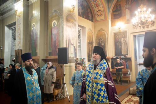 Епископ Пахомий совершил всенощное бдение в канун Введения во храм Богородицы