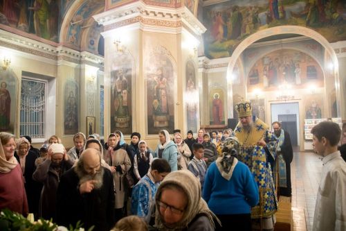 Епископ Пахомий совершил всенощное бдение в канун Введения во храм Богородицы