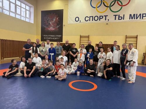 В чистопольской спортивной школе прошла совместная тренировка детей и родителей по дзюдо