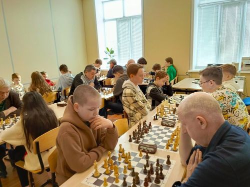 38 спортсменов приняли участие в чемпионате по быстрым шахматам
