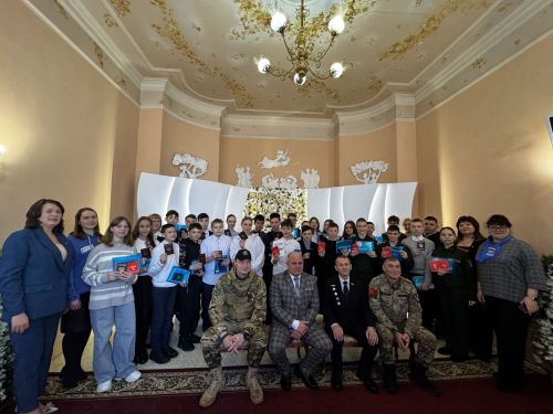 В ЗАГСе юным чистопольцам вручили паспорта