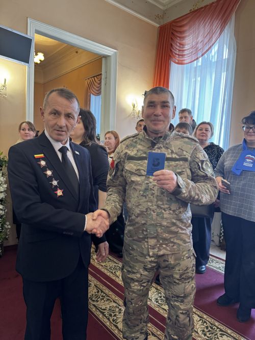 В ЗАГСе юным чистопольцам вручили паспорта