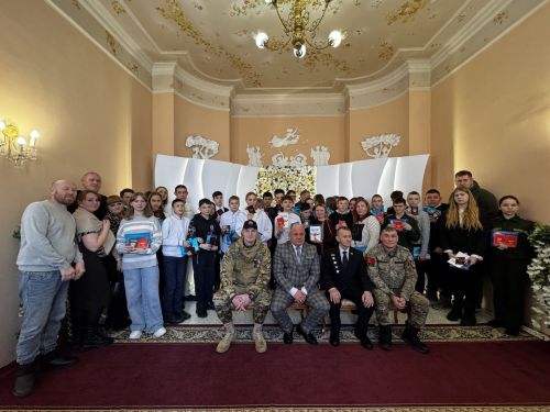 В ЗАГСе юным чистопольцам вручили паспорта