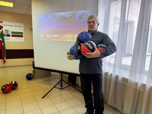 В Чистополе вручили баскетбольные мячи участникам школьной лиги «КЭС-Баскет»