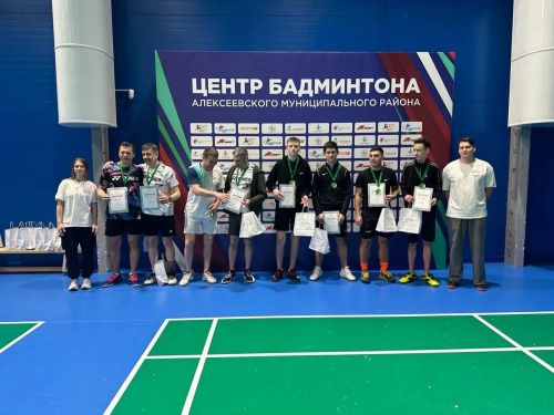 Чистопольские бадминтонисты завоевали серебряные медали на любительском турнире SMASHERS