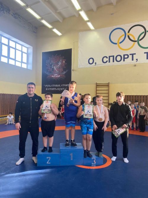125 юношей приняли участие в Первенстве по греко-римской борьбе
