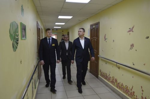 Депутат Госсовета РТ Наиль Залаков вручил юбилейные медали труженикам тыла